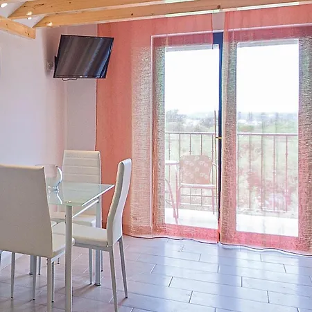 아파트 1 Bedroom Lovely In 풀라