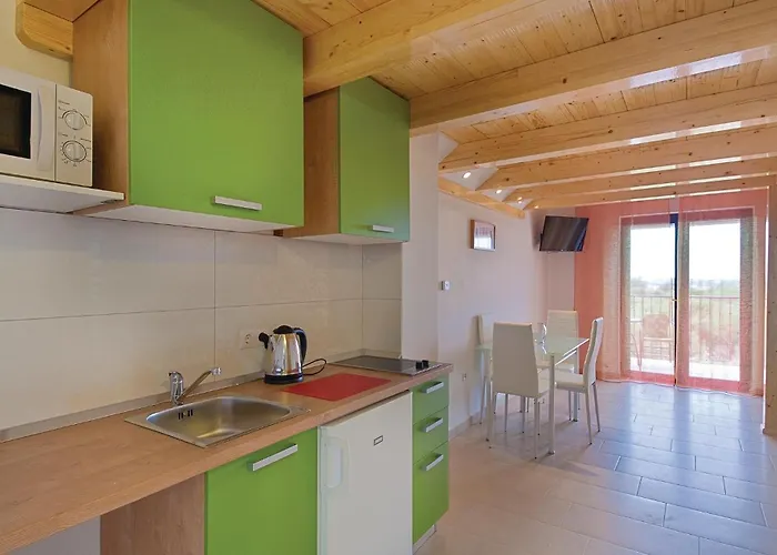 1 Bedroom Lovely In Appartement Pula