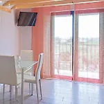 Apartment 1 Bedroom Lovely In Pula
