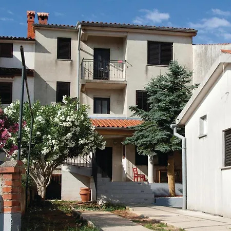 1 Bedroom Lovely In Appartement