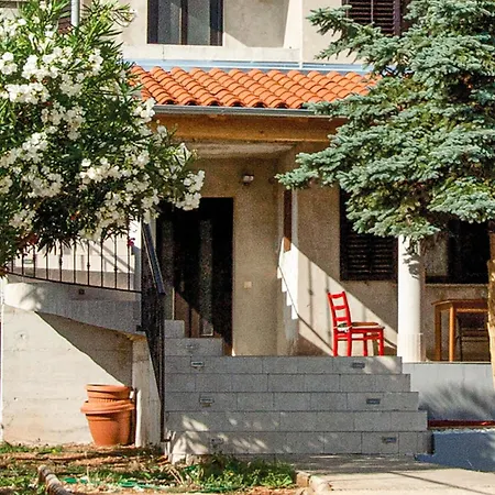 1 Bedroom Lovely In 普拉
