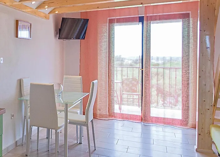 公寓 1 Bedroom Lovely In 普拉