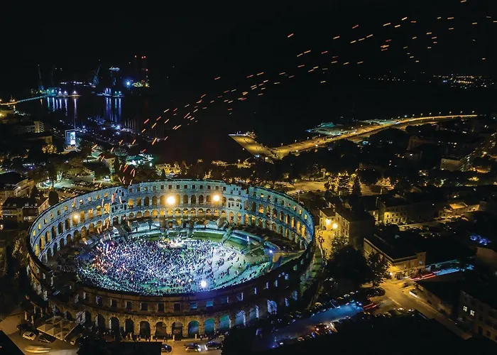 公寓 1 Bedroom Lovely In *