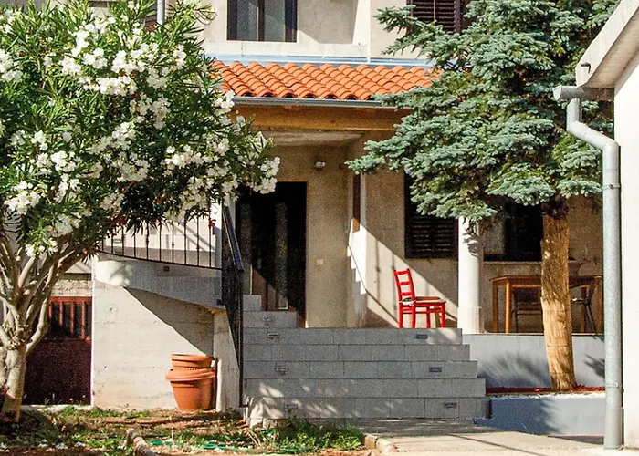 1 Bedroom Lovely In 普拉